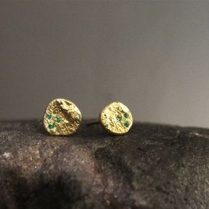 14K yellow solid gold earrings with Emerald.
